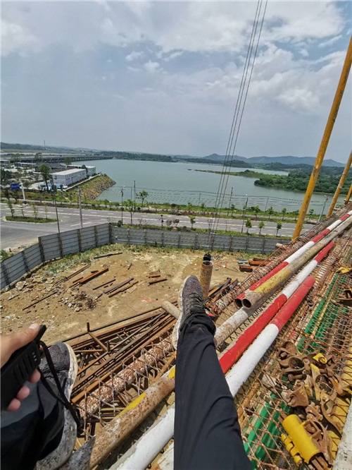 蒲县作业中发生设备损坏或人员意外，责任怎么划分？